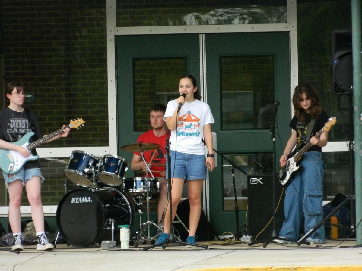 Static station performing. 
